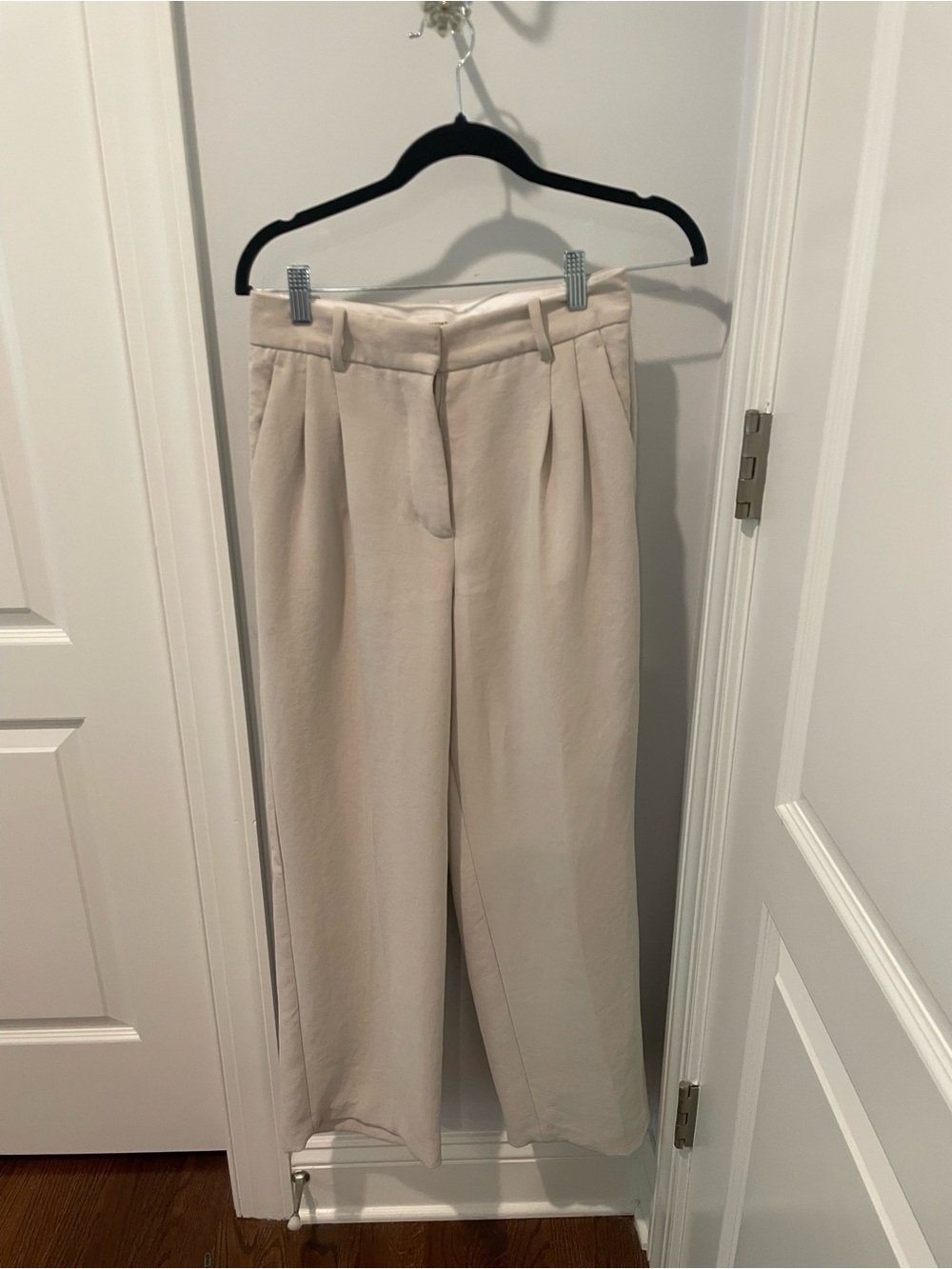 Aritzia's The Effortless Pant - size 2 short